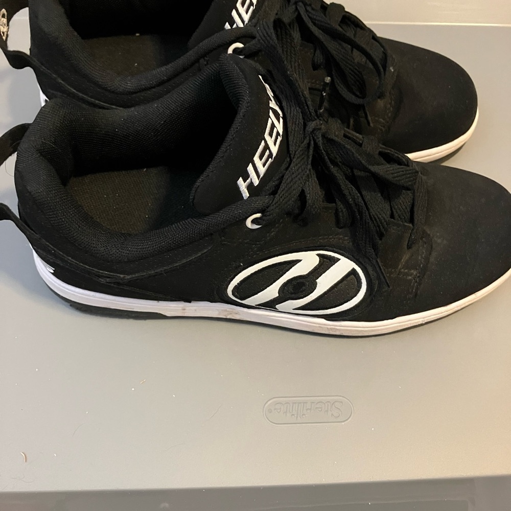 Black heelys size 9 barley used